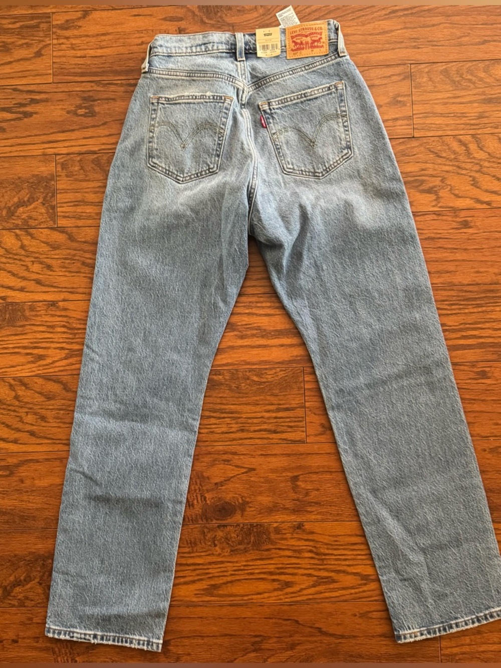 Levi's Women's 501 Curve High-Rise Straight-Leg Jeans | Size 26 | NWT - Picture 3 of 7